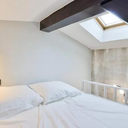 Elegant En Mezzanine - Parc Monceau *