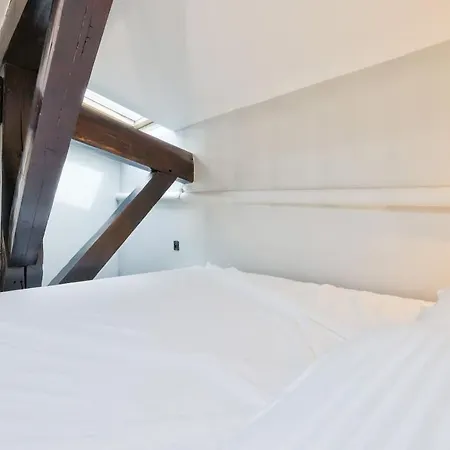 Appartement Elegant En Mezzanine - Parc Monceau *