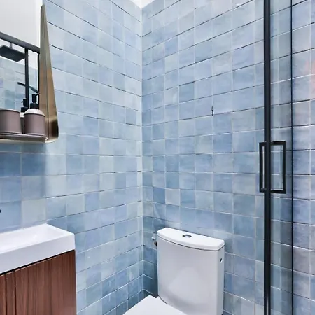 Appartement Elegant En Mezzanine - Parc Monceau *